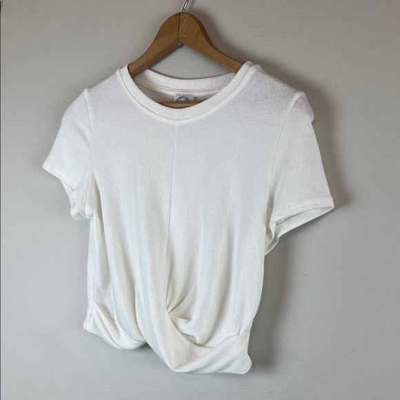 Blue Rain Tops - Blue Rain white crop top women’s size medium